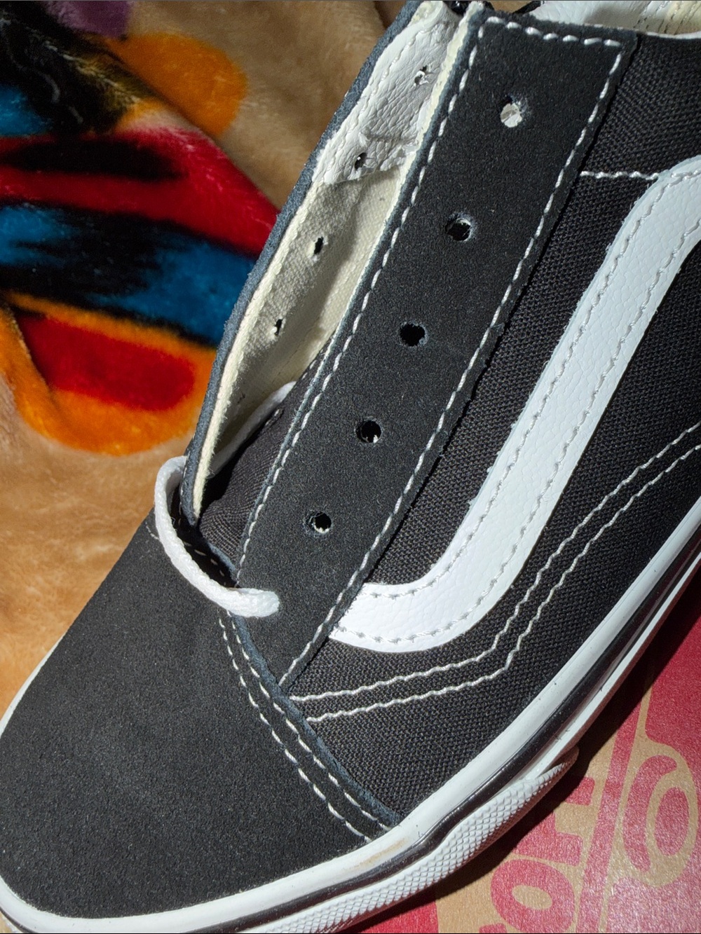 Vans Old Skool Shoe
Lifestyle, Classic Icon, Suede/Canvas - Picture 7 of 12